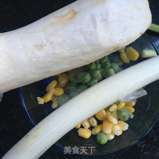 蚝油菇丁炒虾仁的做法步骤：1