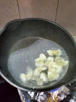 酸汤紫菜云吞的做法步骤:2