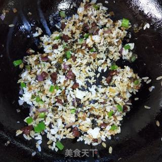 梅菜腊肠炒饭的做法步骤：8