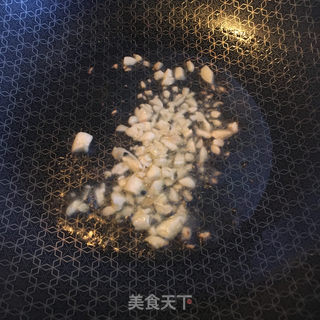 青蒜腊肠萝卜炒饭的做法步骤：5