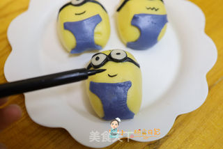 小黄人南瓜馒头的做法步骤:15