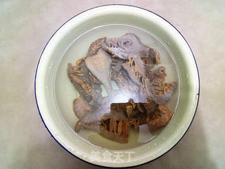 笋干焖鸡块的做法步骤：1