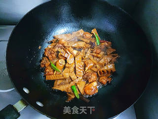 笋干焖鸡块的做法步骤：17