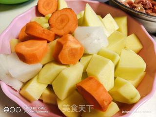 土豆炖牛腩的做法步骤:2