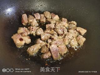 土豆炖牛腩的做法步骤:3