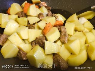 土豆炖牛腩的做法步骤:5