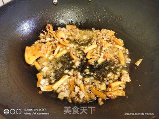 黑豆芽炒河粉的做法步骤:4