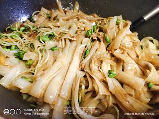 黑豆芽炒河粉的做法步骤:6