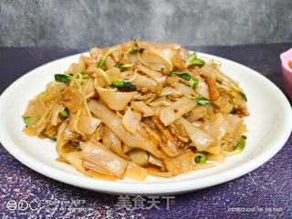黑豆芽炒河粉的做法步骤:8
