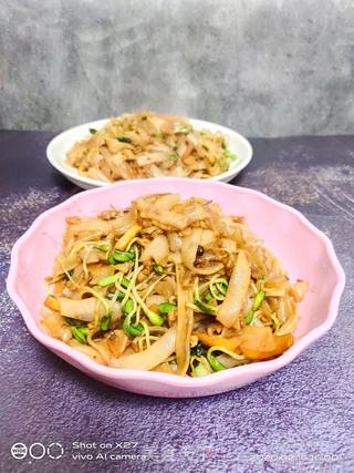 黑豆芽炒河粉的做法步骤:9