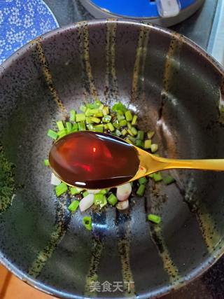 虾仁香葱酸汤伊面的做法步骤:5