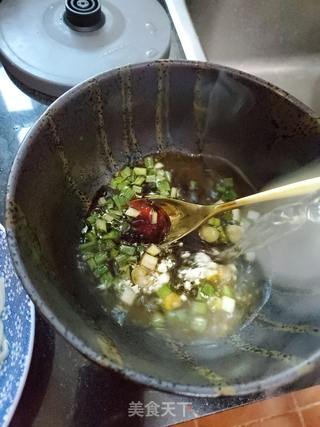 虾仁香葱酸汤伊面的做法步骤:8