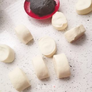 黑芝麻花生馅包子的做法步骤:9