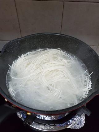 香葱鸡蛋面的做法步骤:2