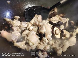 香菇烧鸡的做法步骤：4