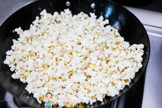 36个月以上辅食巧克力爆米花的做法步骤:4