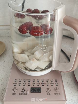 红枣百合雪梨汤的做法步骤:3