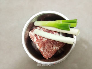 猪肉大葱馅饼的做法步骤:2