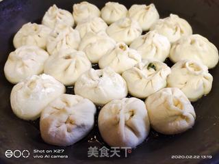 用饺子皮做的 --韭菜肉末煎包子的做法步骤:12