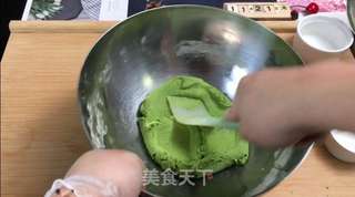 抹茶蔓越莓小酥饼,简单零失误的配方,你会爱上的小点心。的做法步骤:4