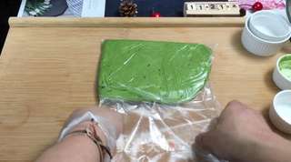 抹茶蔓越莓小酥饼,简单零失误的配方,你会爱上的小点心。的做法步骤:6
