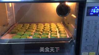 抹茶蔓越莓小酥饼,简单零失误的配方,你会爱上的小点心。的做法步骤:9