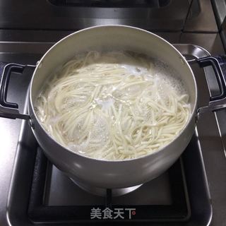 酸辣小面的做法步骤：5