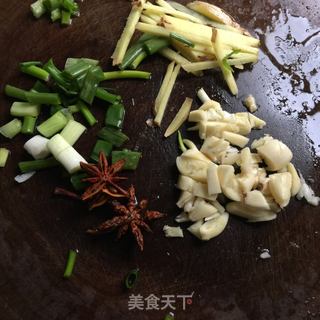 香菇焖鸡腿的做法步骤：3