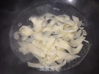 手擀面的做法步骤:11