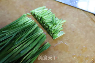 春韭菜炒鸡蛋的做法步骤:2