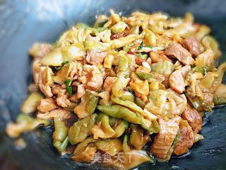 东北黄瓜干炒肉的做法步骤:11