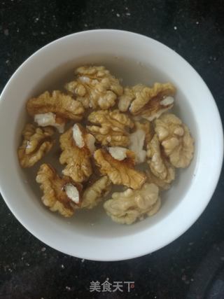 黑小米花生核桃粥的做法步骤:2