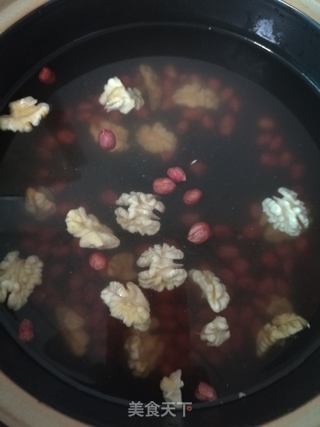 黑小米花生核桃粥的做法步骤:4