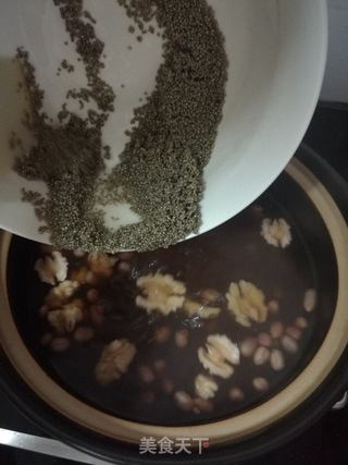 黑小米花生核桃粥的做法步骤:5