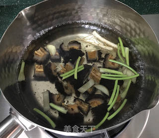 小米海参粥的做法步骤:5
