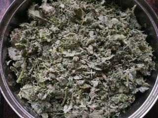 迷迷蒿蒸菜籽苗的做法步骤:7