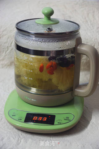 桃胶雪燕皂角米红枣银耳羹的做法步骤:4