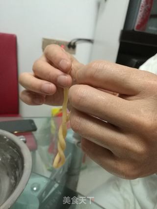 香酥麻花的做法步骤:7