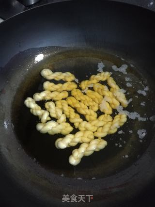 香酥麻花的做法步骤:11