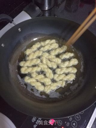 香酥麻花的做法步骤:12