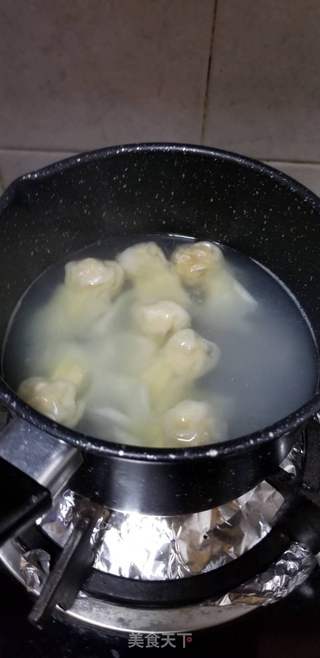 鲜虾猪肉云吞的做法步骤:11