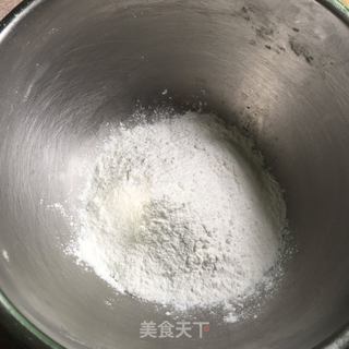 老婆饼的做法步骤：1