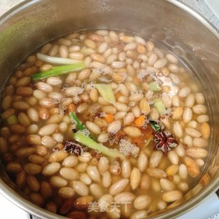 盐水花生米的做法步骤：4