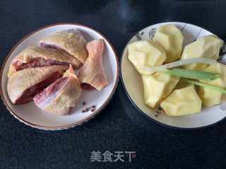 土鸡腿炖土豆的做法步骤：1