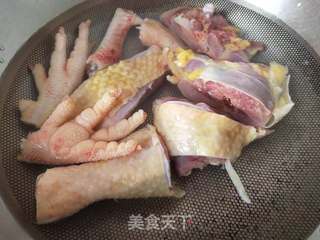 土鸡腿炖土豆的做法步骤：2