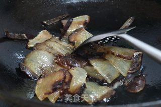 腊肉炒藕片的做法步骤：5