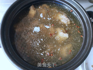 孜然羊肉夹馍的做法步骤：1