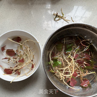 香辣过瘾的折耳根拌黄瓜的做法步骤：1