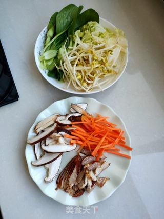 腊肉蔬菜炒面的做法步骤:2
