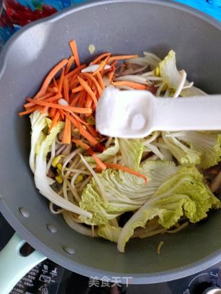 腊肉蔬菜炒面的做法步骤:8